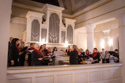 Der Kirchenchor sang auf der Empore